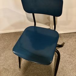 Vintage School Chairs Set Of 4 - Mint Condition