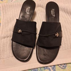 Munro SLIDES - Size 11.5 Medium, Gently Used. Made In The U.S.A.