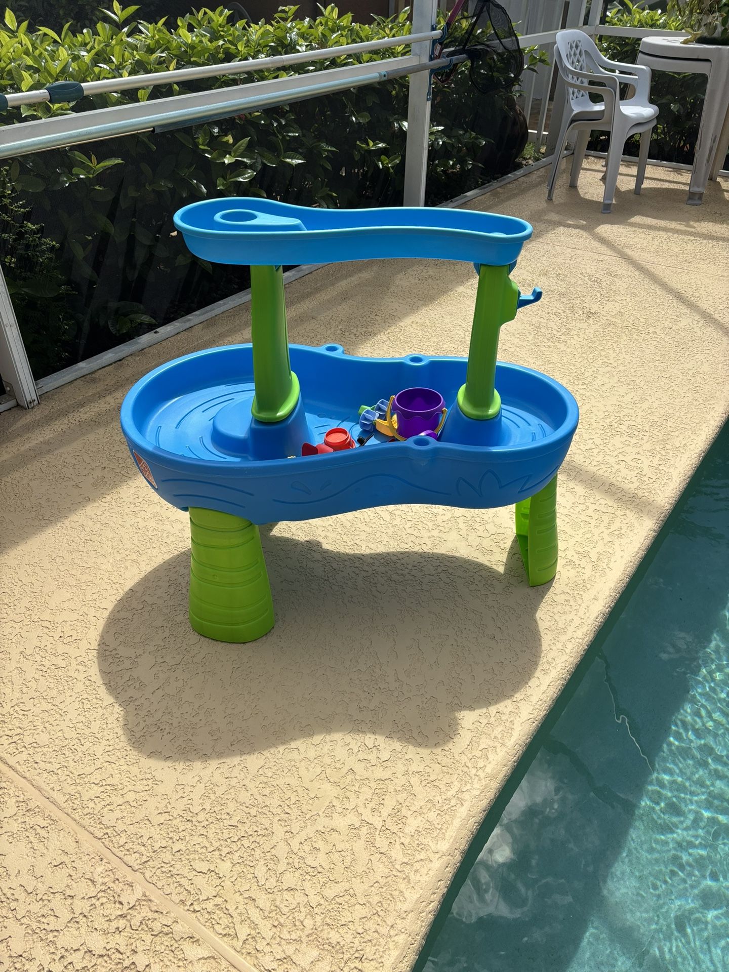 Step2 Rain Showers Splash Pond Water Table and double barrel water pump