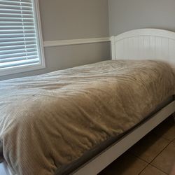 Twin bed with box and mattress 