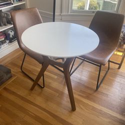 Breakfast table & 2 Leather Chairs