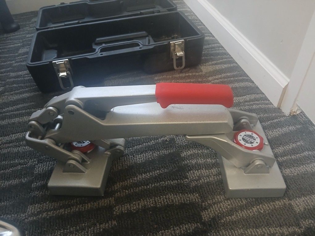 Miny Carpet Stretcher. 