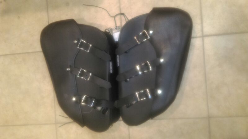 Xelement 2913-zp heat-resistant slanted motorcycle saddlebags