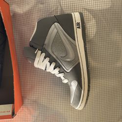 Nike Shoes 9.5