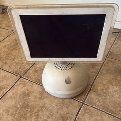 Apple Old Model MacBook Computer Asking For $150