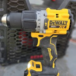 DeWALT 20v XR Brushless Hammer Driver DCD805 (Brand New) + Power stack Battery 