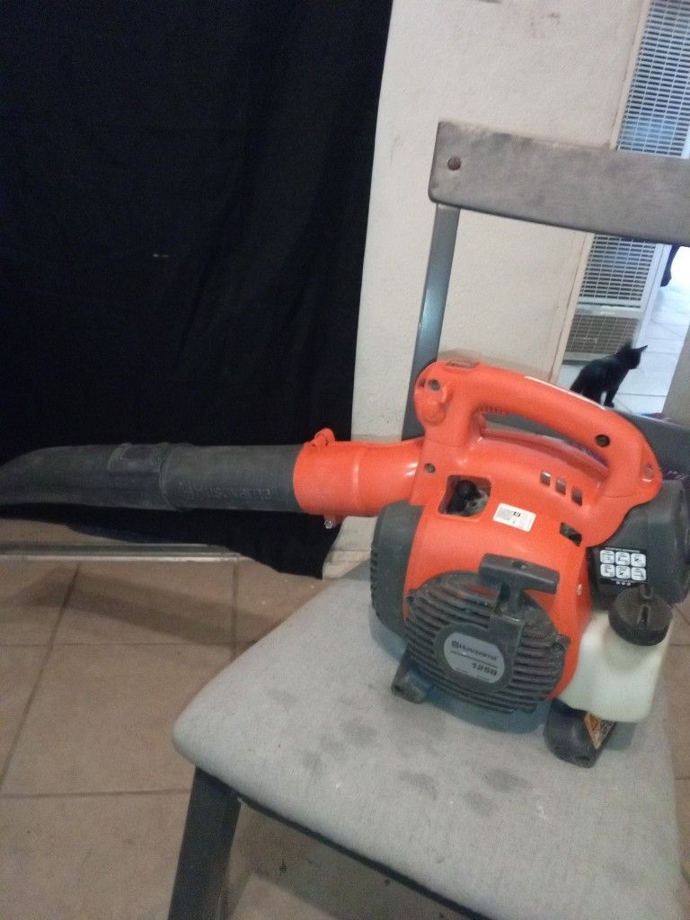 Husqvarna 125 B Gas Leaf Blower