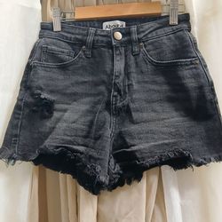 Woman's shorts