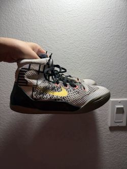 Nike Kobe 9 Elite GS - Size 4Y