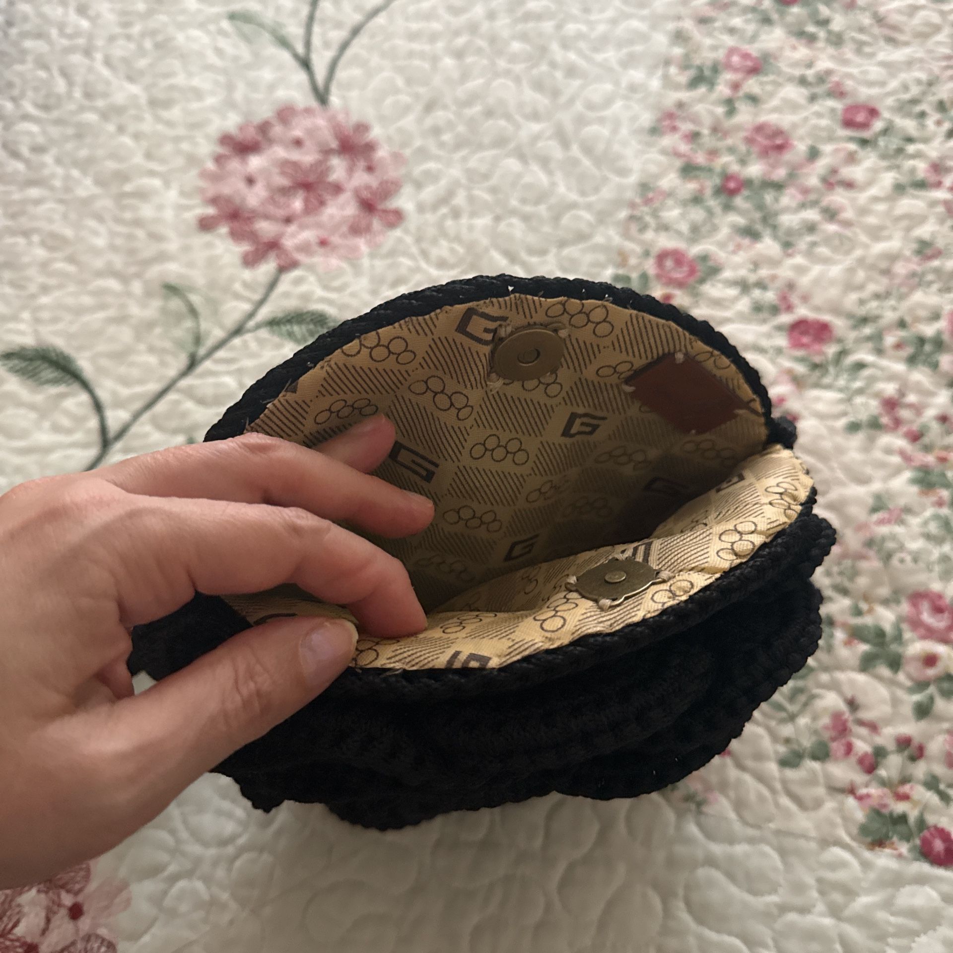 Handmade Black Crochet Rose Bag πΉ Beautiful round crossbody bag, 100% handmade with soft cotton yarn. Unique 3D rose design β elegant, lightweight, a