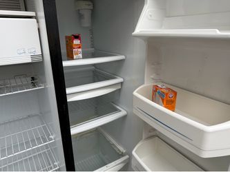 GE Fridge with Ice/Water Dispenser – Works Great