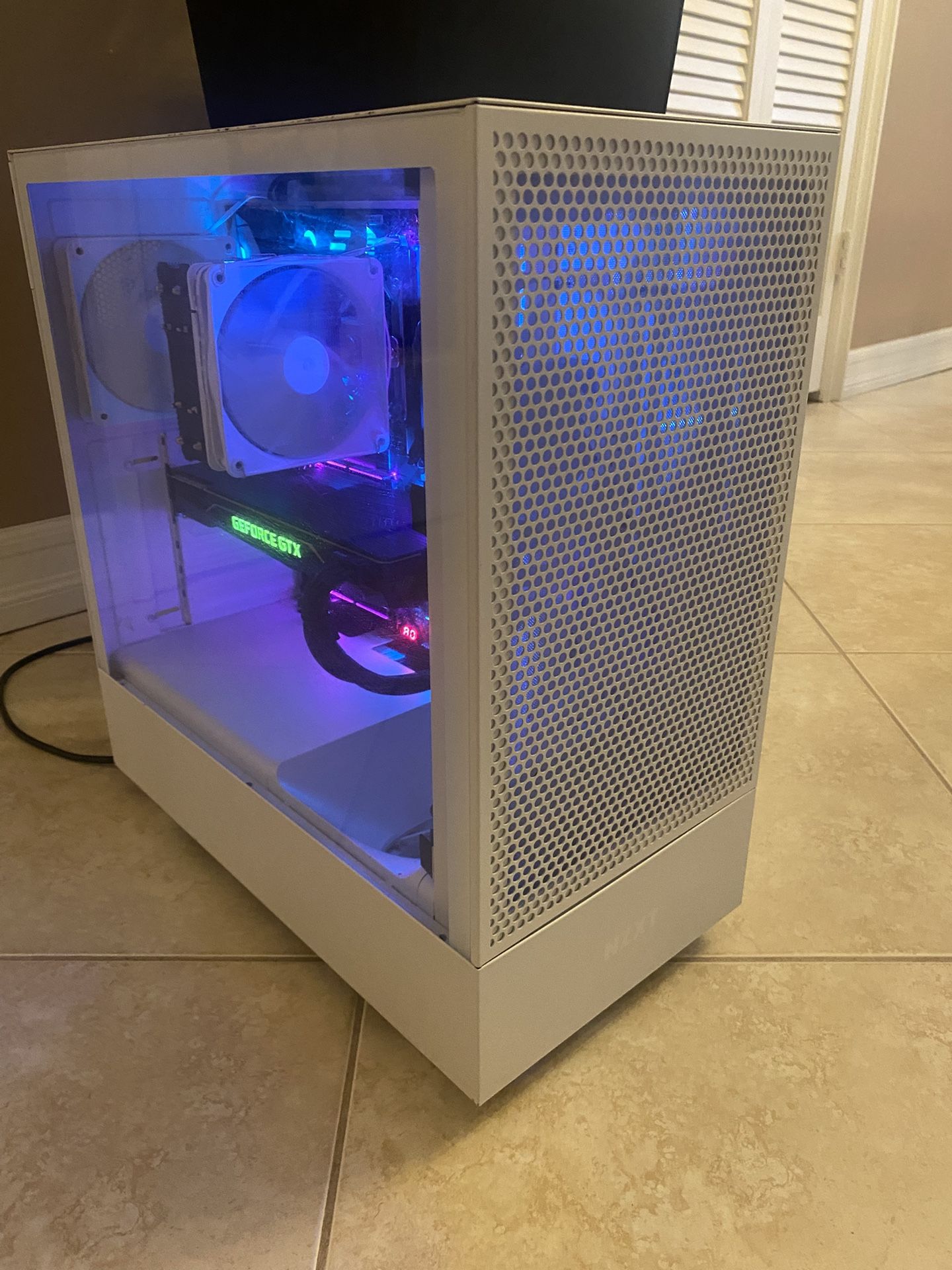 Aesthetic 1080P/1440P Gaming PC | Intel i7-8700K + NVidia GTX Titan X Pascal