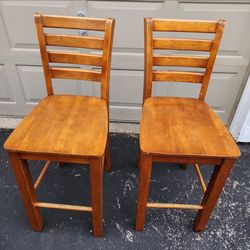 2 Tall women chairs. Need Gone ASAP