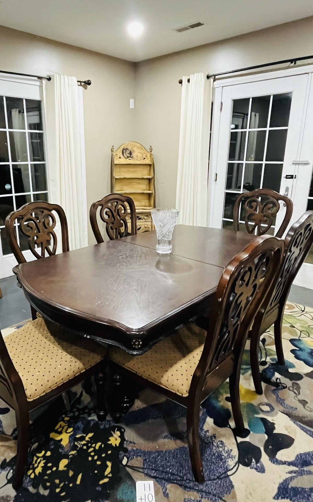 Dining Room Table(Moving Sale)