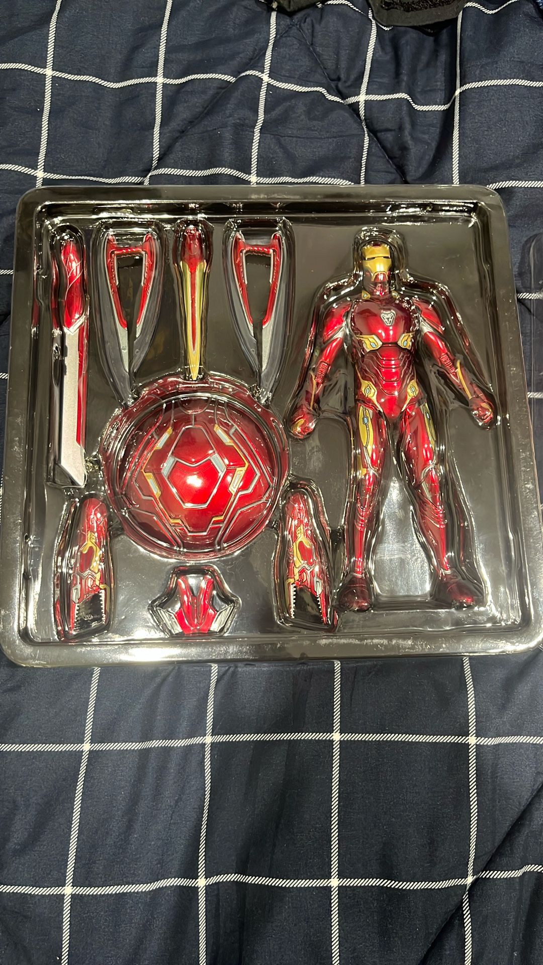 OVONNI: IRON MAN MARK L ACTION FIGURE