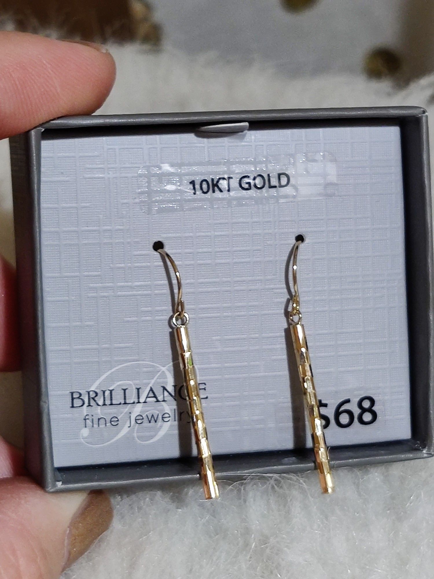 10kt Yellow Gold Diamond Cut Stick Earrings.