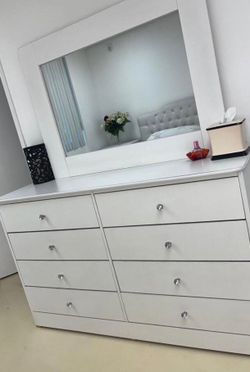 8 drawer white w/ mirror and diamond knobs