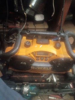DeWalt tough radio