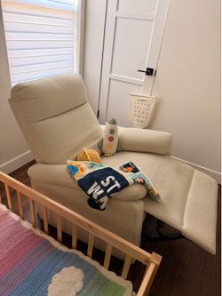 Davinci Swivel Glider