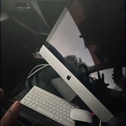 Mac Book Desk Top 