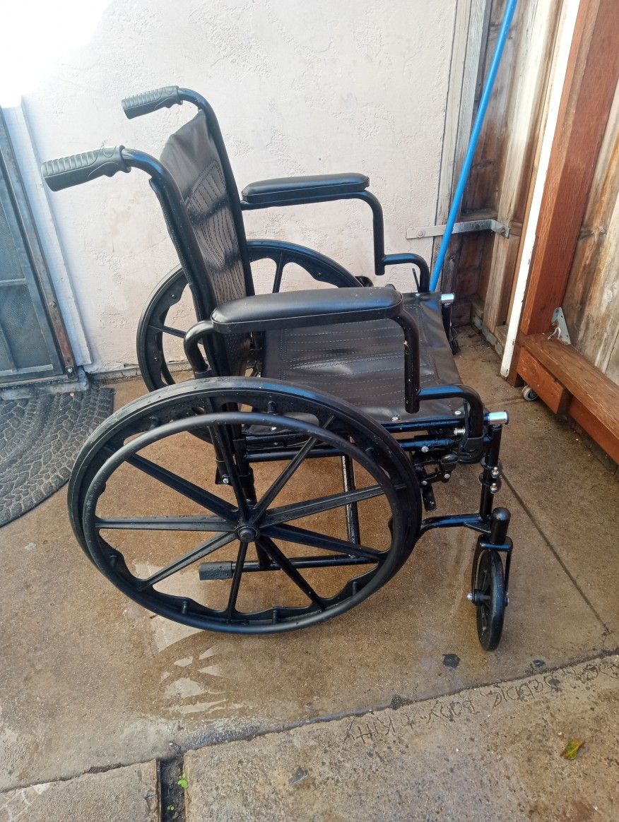 Silla De Ruedas $40. Buenas Condiciones Asi