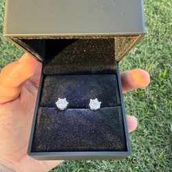 VVS1 1CT Stud Earrings With GRA Report