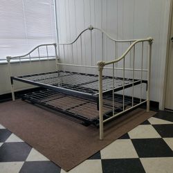 Twin size daybed with trundle - can DELIVER almost anywhere for $20 extra - used and in good condition 🙂