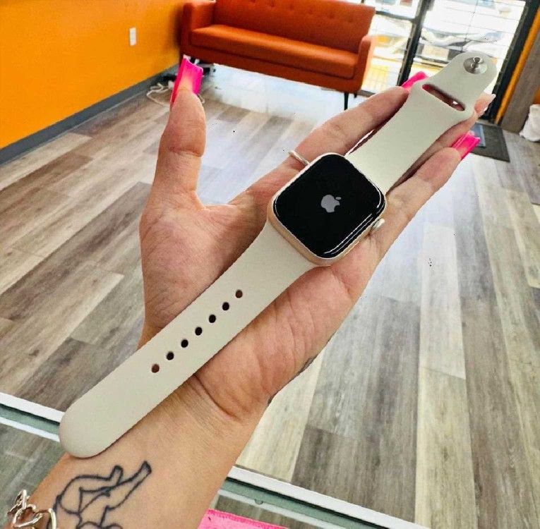 Apple Watch Series 8 – Trendy Style with Smart Features subject stage