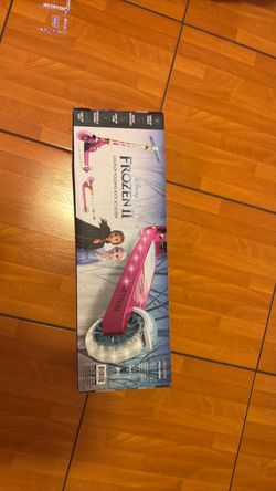 Frozen 2 light up scooter