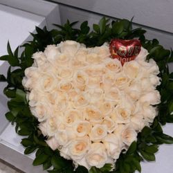 Rose heart bouquet self standing
