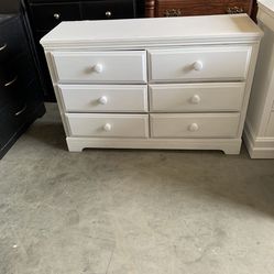 🥰BEAUTIFUL SOLID WOOD DRESSERS /6 DRAWER -$199 EACH🥰