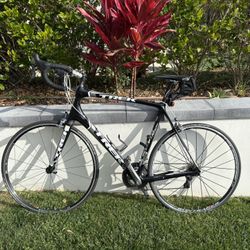 Trek Madone Carbon Road Bike – Size 62cm (H2 Fit)