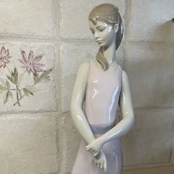 Lladro Lady Of The Rose Figurine 6857 missing the rose