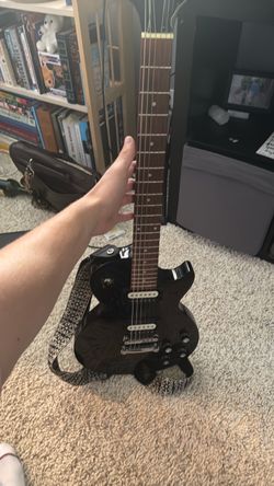 Black Electric Guitar - epiphone les paul