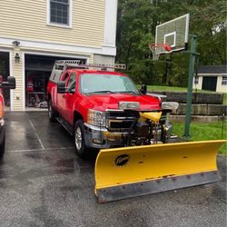 Chevrolet Silverado 2013 180,000 miles comes with aluminum boxes racks wrenches 8 foot blade with a brand new steel blade on the bottom