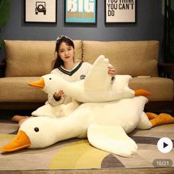 Giant goose plushy