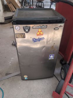 Mini refrigerator