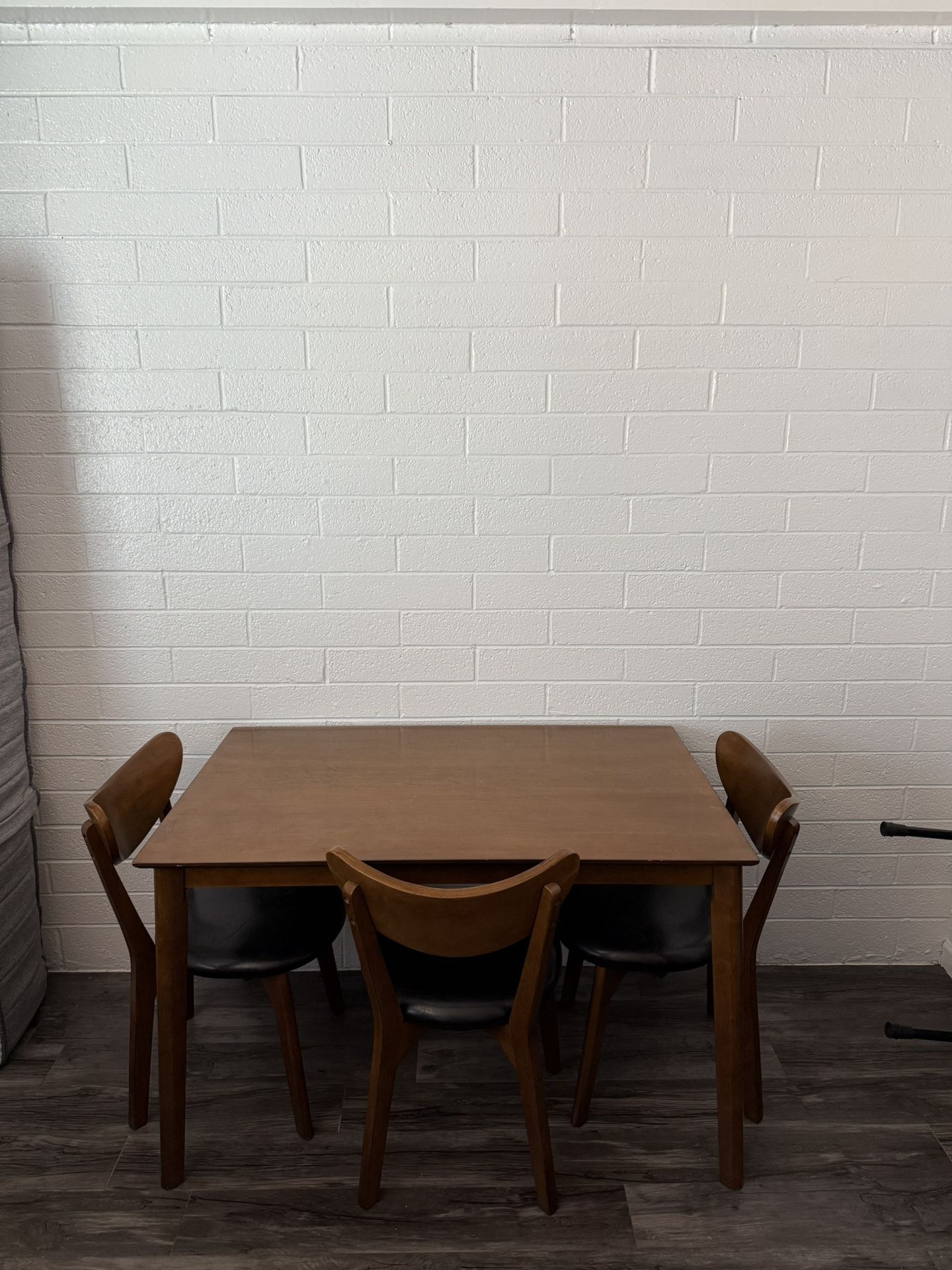 Table With 4 Chairs