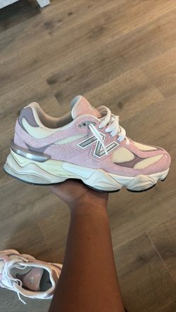 Pink New Balnce 9060’s