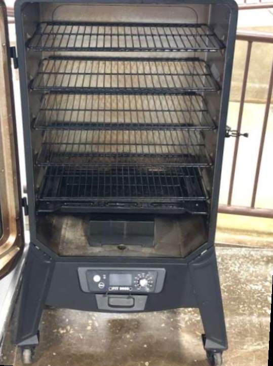 Pit Boss Pit Boss Pro Series 1322-sq in Mahogany Pellet Smoker (Model:PBV4PS1) 7HUB