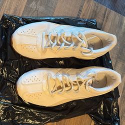 Ladies Puma Sneakers Size 8.5