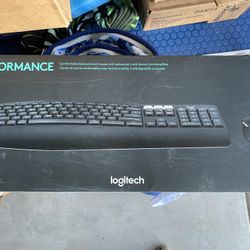 Logitech Wireless Keyboard And Mouse MK825