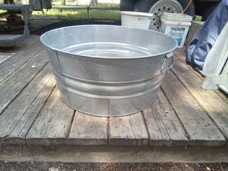 Large Heavy Duty Galvanized Steel Wash Tub, Great Condition. $15.00.