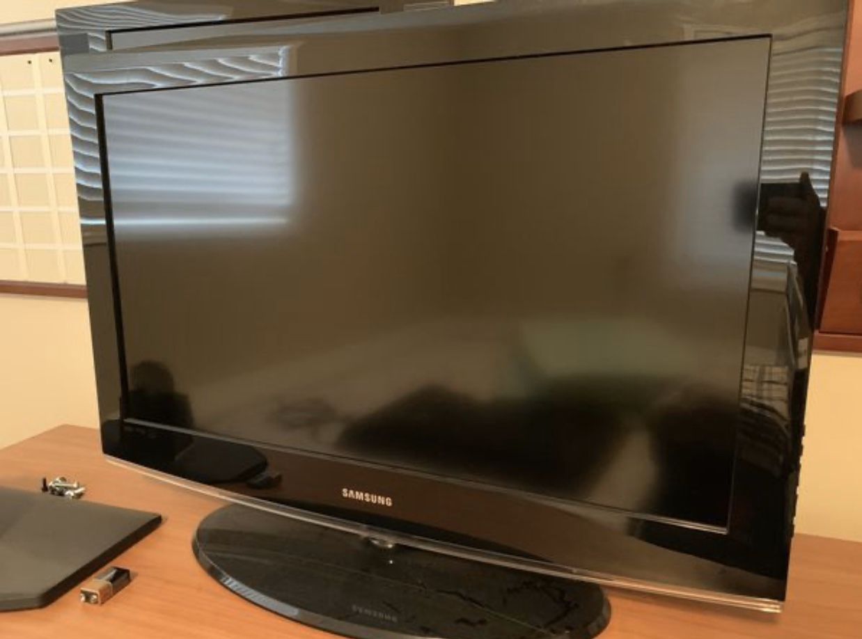 Samsung 32 inch LCD 720p television