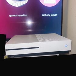 REFURBISHED Xbox One S 500GB White Bundle fresh and clean no DUST non smoker home 