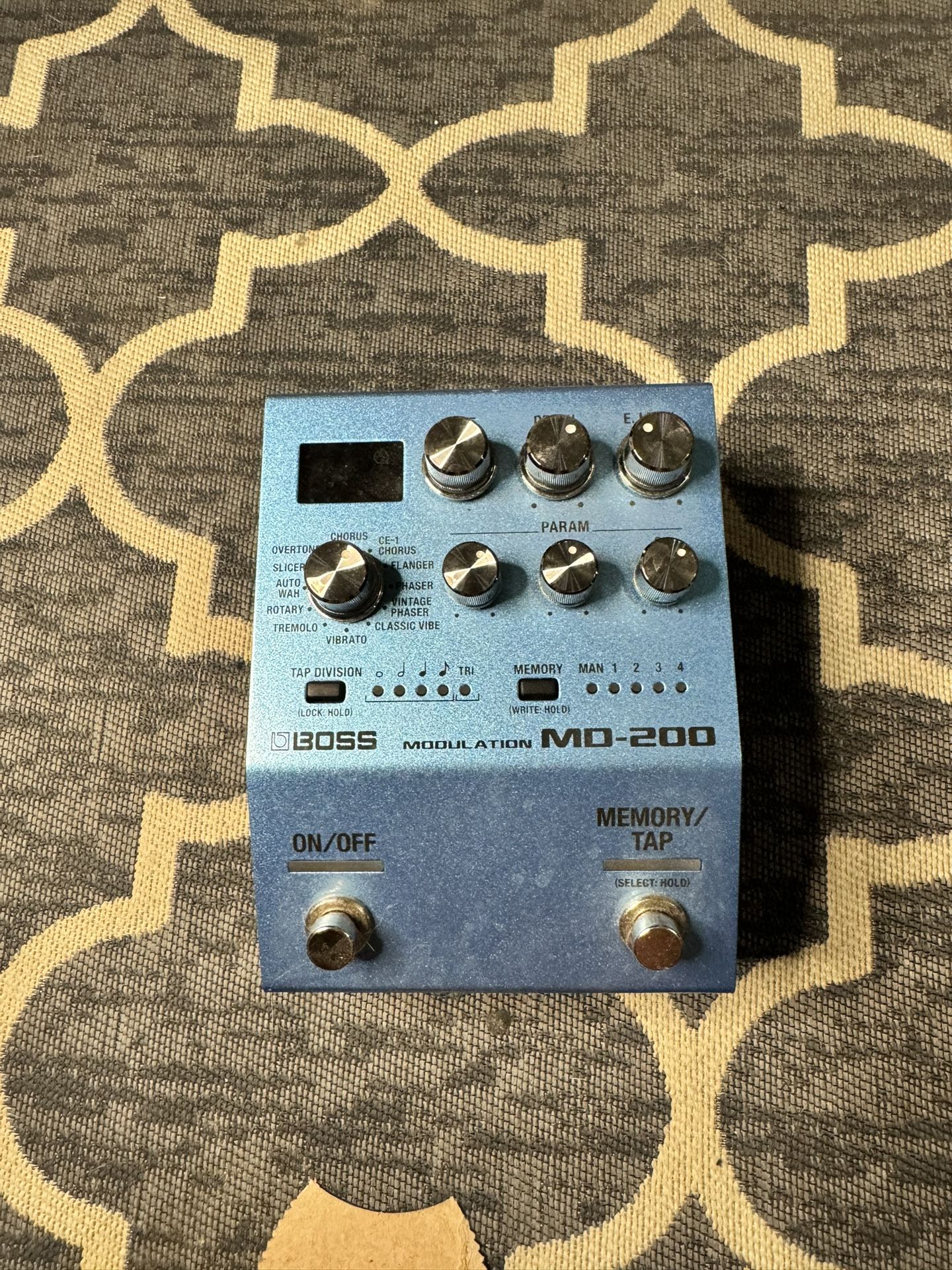 Boss MD-200