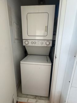 Whirlpool  Electric Stackup  washer dryer
