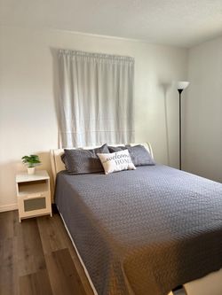 Bedroom set-Queen size-Great Conditions