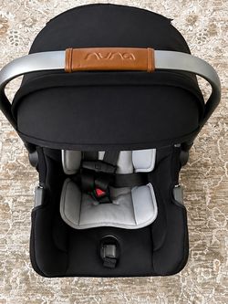 Nuna Pipa Car Seat With Base