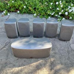 Speakers with wall mount brackets 